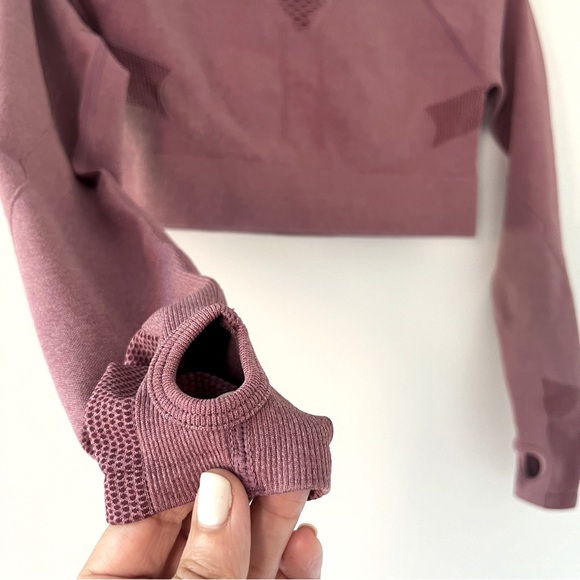 Cropped Workout Top - Picture 5 of 6